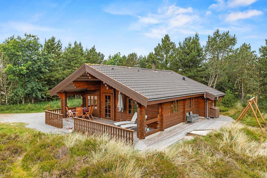 Charming wooden holiday home with sauna for 5 people in Blåvand, Région de Varde