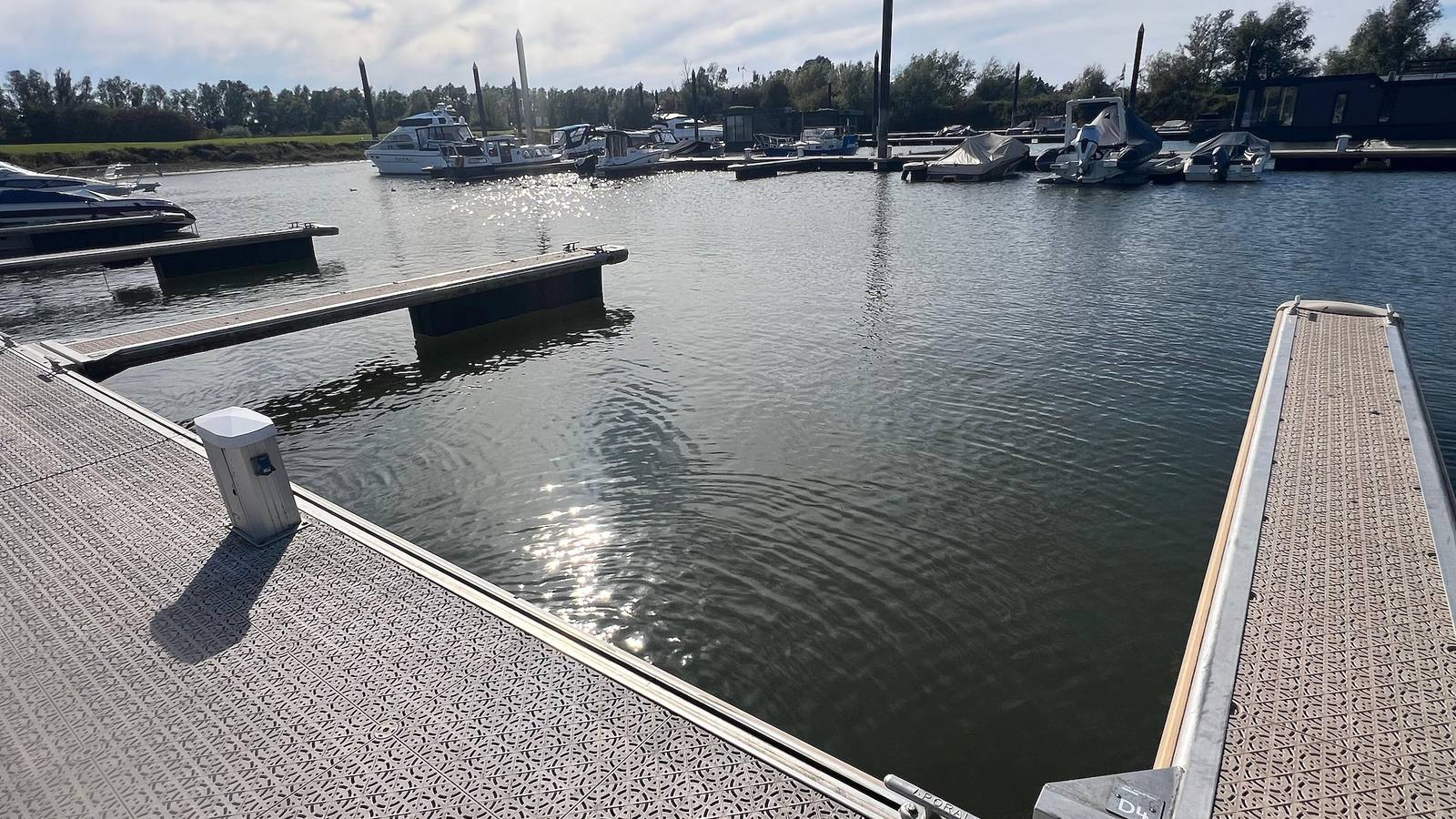 Europarcs Marina Strandbad — Liegeplatz im Yachthafen 6m x 3m in IJssel