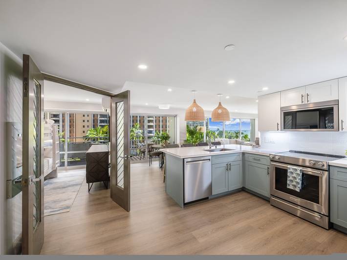 Ferieleilighet for 7 personer, sjøutsikt og badebasseng i tillegg til hage og balkong i Waikiki