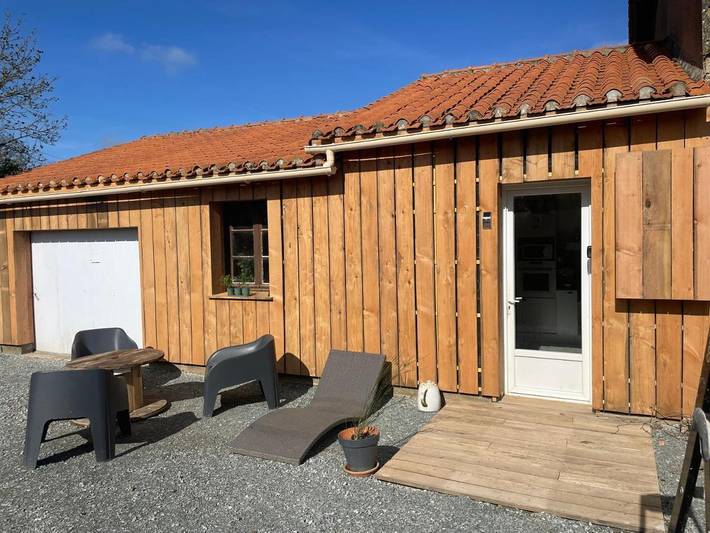 Gîte pour 6 personnes, avec vue ainsi que vue sur le lac et jardin, animaux acceptés à Monsireigne