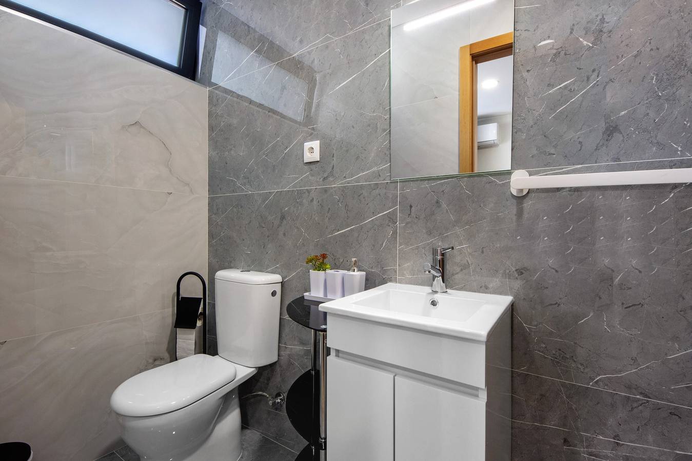 Room 'Quarto 2' with Mountain View, Wi-Fi and Air Conditioning in Rossas, Braga District