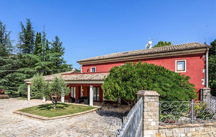 Ferienhaus für 6 Personen, mit Terrasse und Pool sowie Garten, mit Haustier in Marche - 2