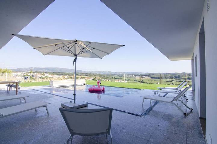 Location de vacances pour 8 personnes, avec jardin et balcon à Cadaval