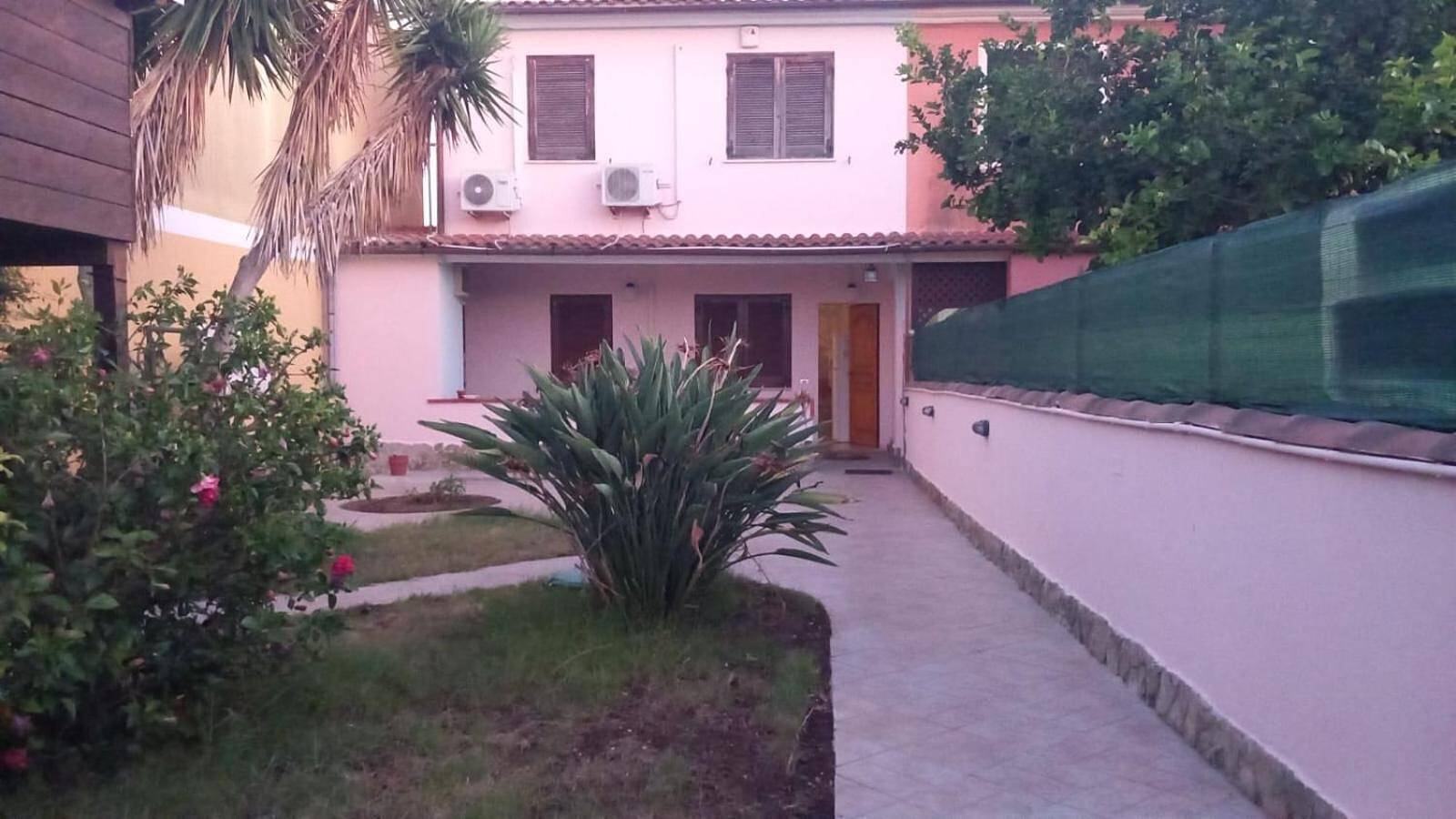 Villa Sonia, calme et confort près de Cagliari et des plages du sud Sardaigne in Capoterra, Campidano