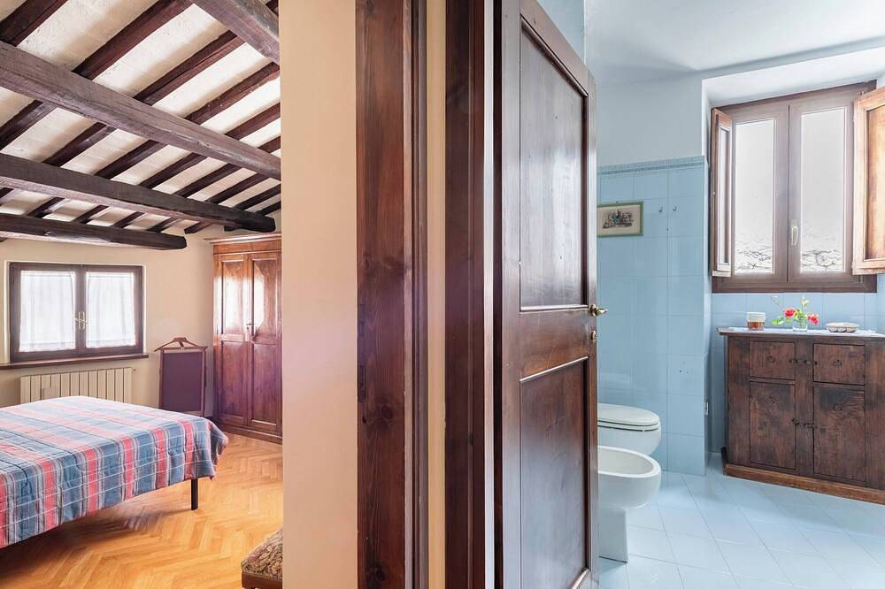 Entire apartment, Top-Roof Large Apartment In Spoleto City Center, Quiet And Cozy To Feel At Home in Spoleto, Perugia Province