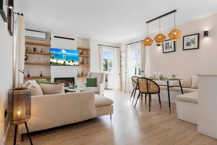 Apartamento para 4 personas, con vistas además de jardín y piscina en El Paraíso