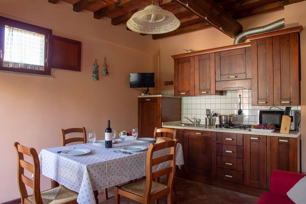 Ganze Wohnung, Wohnung im ersten Stock von etwa 50 Quadratmetern ein Schlafzimmer, ein Bad mit Dusche für 4 Personen in Gambassi Terme, Florenz Provinz