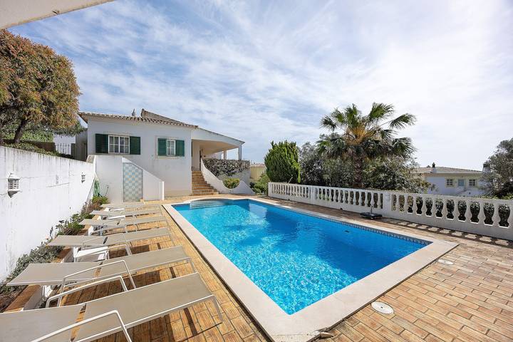 Villa für 6 Personen, mit Garten