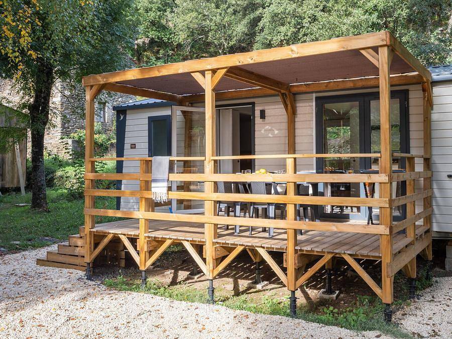 Camping du Château de l'Hom  - Mobilhome 6 personnes - Mobil-home | Comfort | 2 Ch. | 4/6 Pers. | Terrasse surélevée | Clim. | Tv in Saumane, Parc national des Cévennes