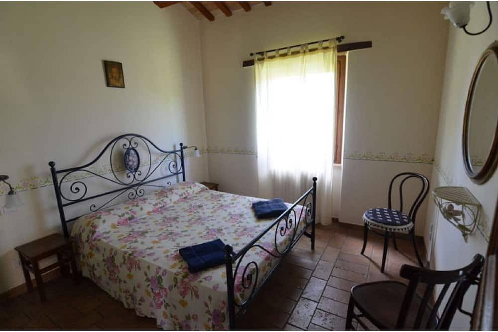 Charming Villa in Marche, private pool and fantastic landscape in Gualdo, Macerata Province