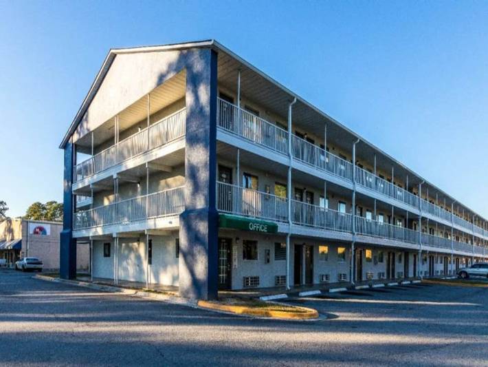 Entire apartment, 1 queen bed|mobili access|kitchen|Nsmk in Savannah, Chatham County