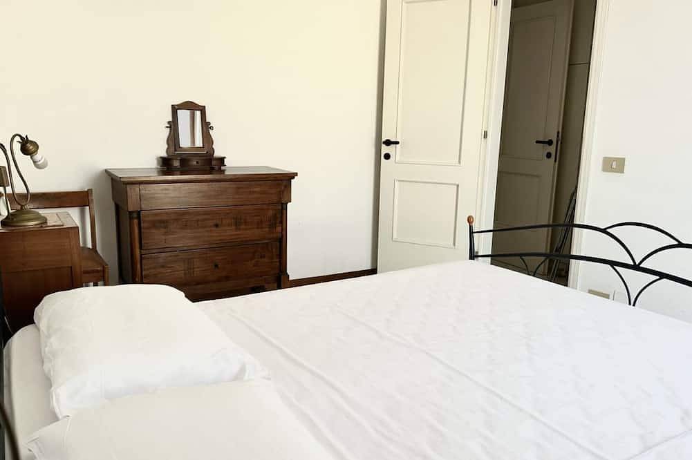 Entire apartment, S256 - Sirolo, comfortable three-room apartment in the center in Sirolo, Riviera del Conero