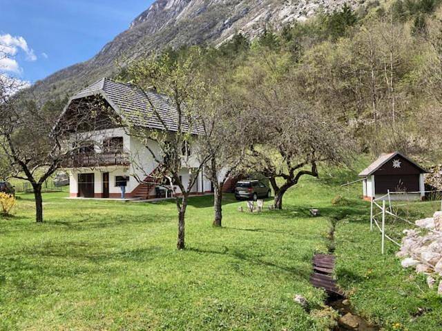 Ferienwohnung für 6 Personen, mit Balkon und Garten sowie Ausblick in Bovec