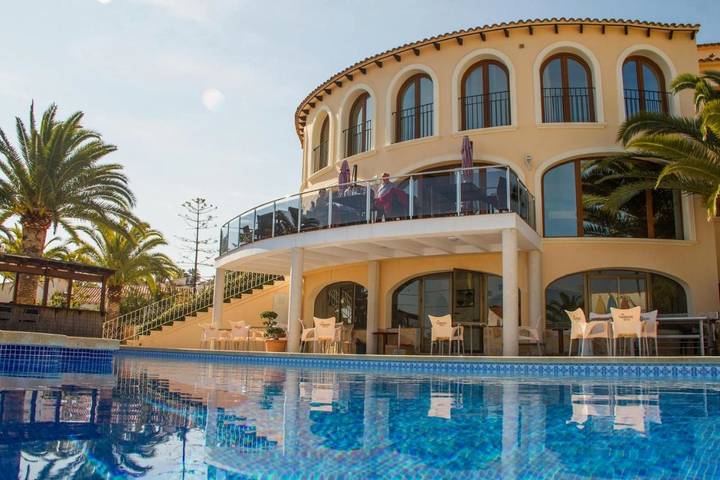 B&b voor 6 personen, with Terras and Tuin as well as Zwembad and Uitzicht in Calpe