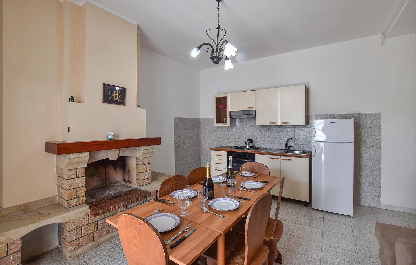 Ganze Ferienwohnung, Apartment mit Meerblick, Pool, WLAN, Klimaanlage und Parkplatz in Palmi, Reggio Calabria Provinz