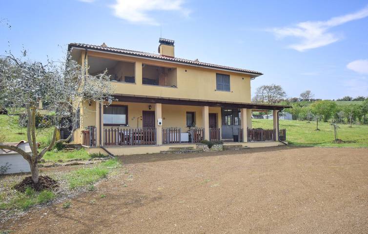Ganze Ferienwohnung, Gemütliches Apartment in Monterosi mit WLAN, Klimaanlage, Parkplatz und Terrasse in Monterosi, Braccianosee