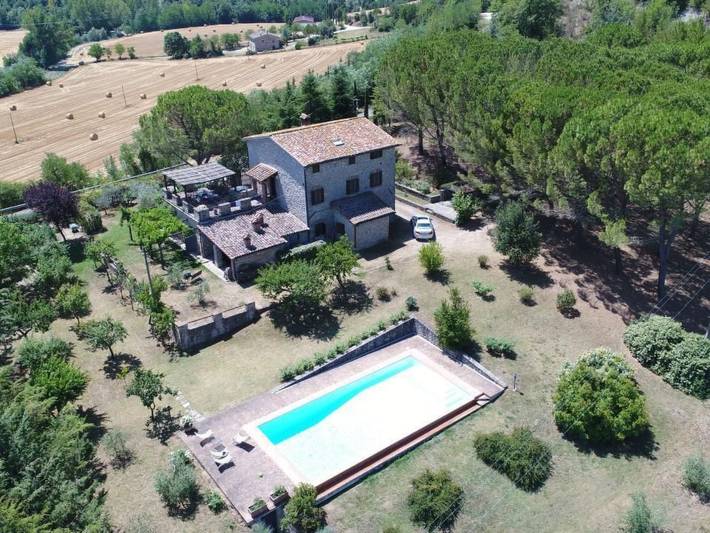 Agriturismo per 7 persone, con giardino e piscina, con animali domestici a San Venanzo