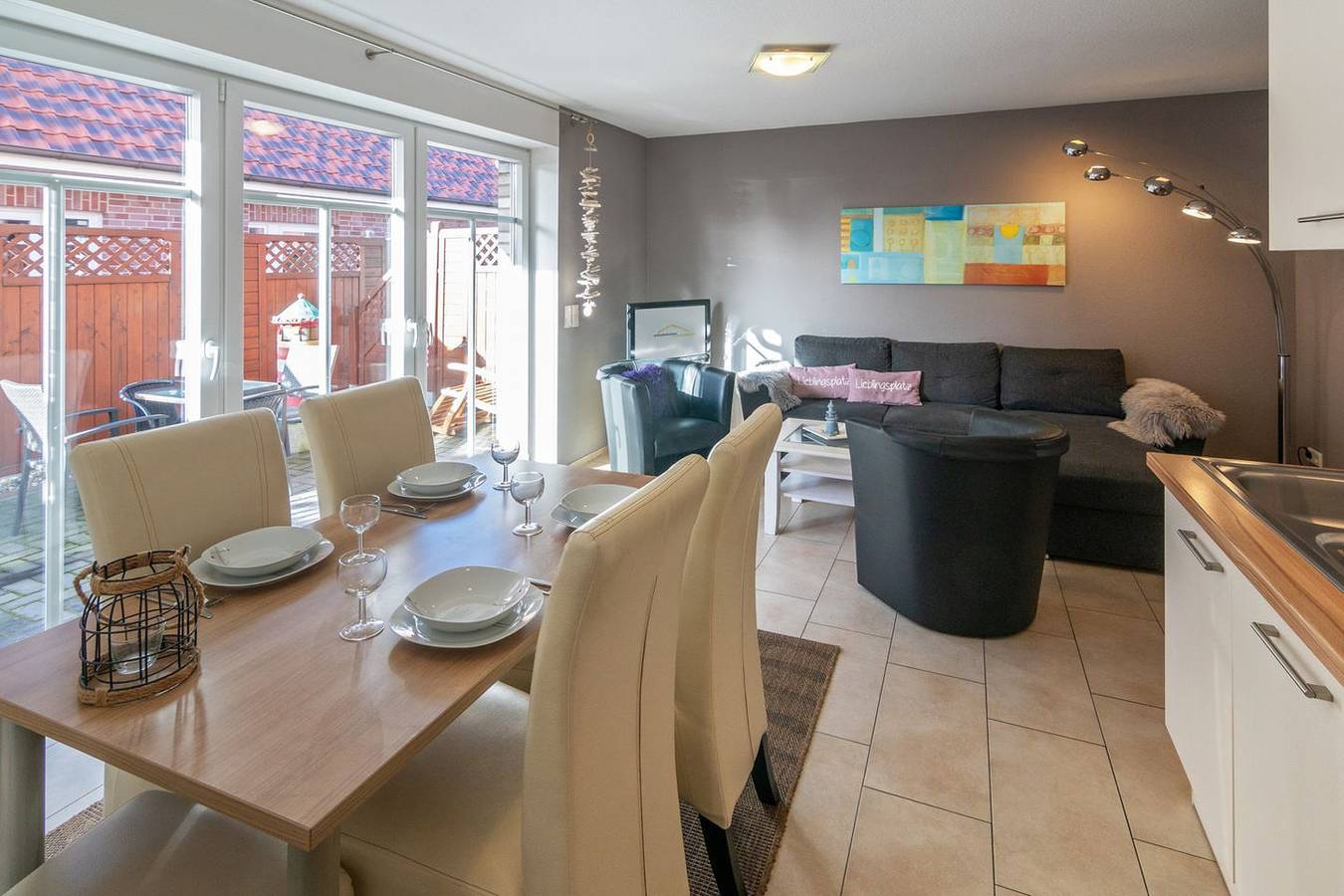 Ganze Wohnung, Komfortable Ferienwohnung mit Balkon und Terrasse in Norddeich. in Strand Norddeich, Norddeich