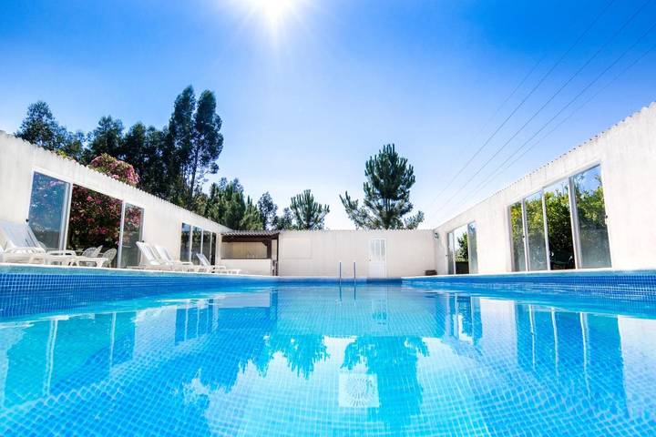 Hotel para 5 pessoas, com jardim e vista e ainda vista para o lago and piscina - 1