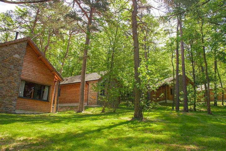 Location de vacances pour 8 personnes, avec terrasse à La Bastide-Puylaurent - 4