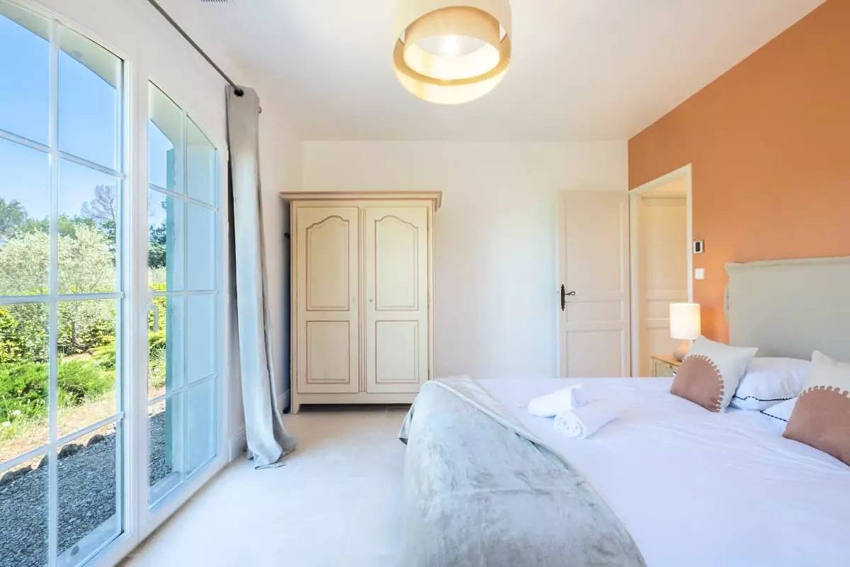 280m2 jewellery and infinity pool in absolute calm in Roquefort-les-Pins, Cannes region