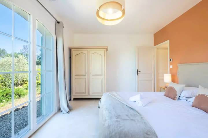 Location de vacances pour 13 personnes, avec jardin et piscine à Roquefort-les-Pins - 4