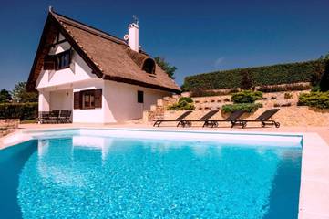 Ferienhaus für 6 Personen, mit Seeblick und Garten sowie Pool und Ausblick in Plattensee nordufer