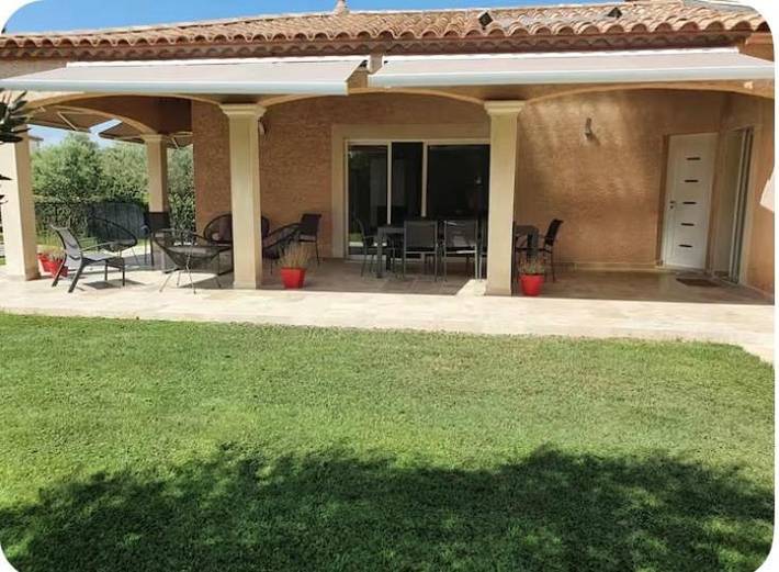 Location de vacances pour 8 personnes, avec vue ainsi que piscine et jardin à Teyran - 4