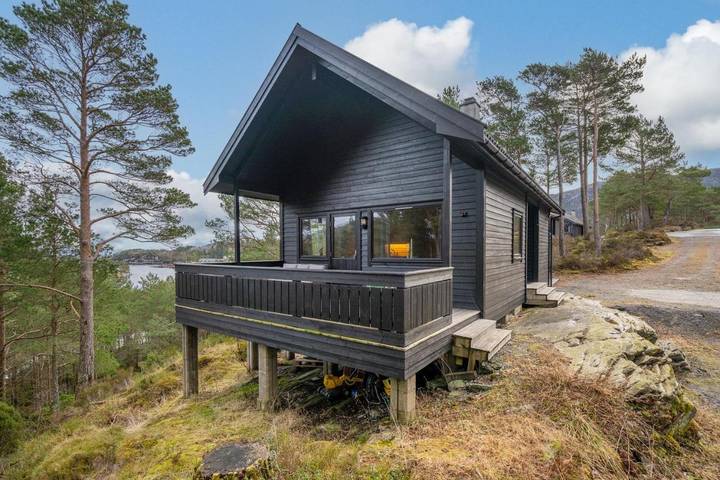 Ferienhaus für 8 Personen, mit Terrasse und Garten sowie Sauna und Ausblick in Sveio