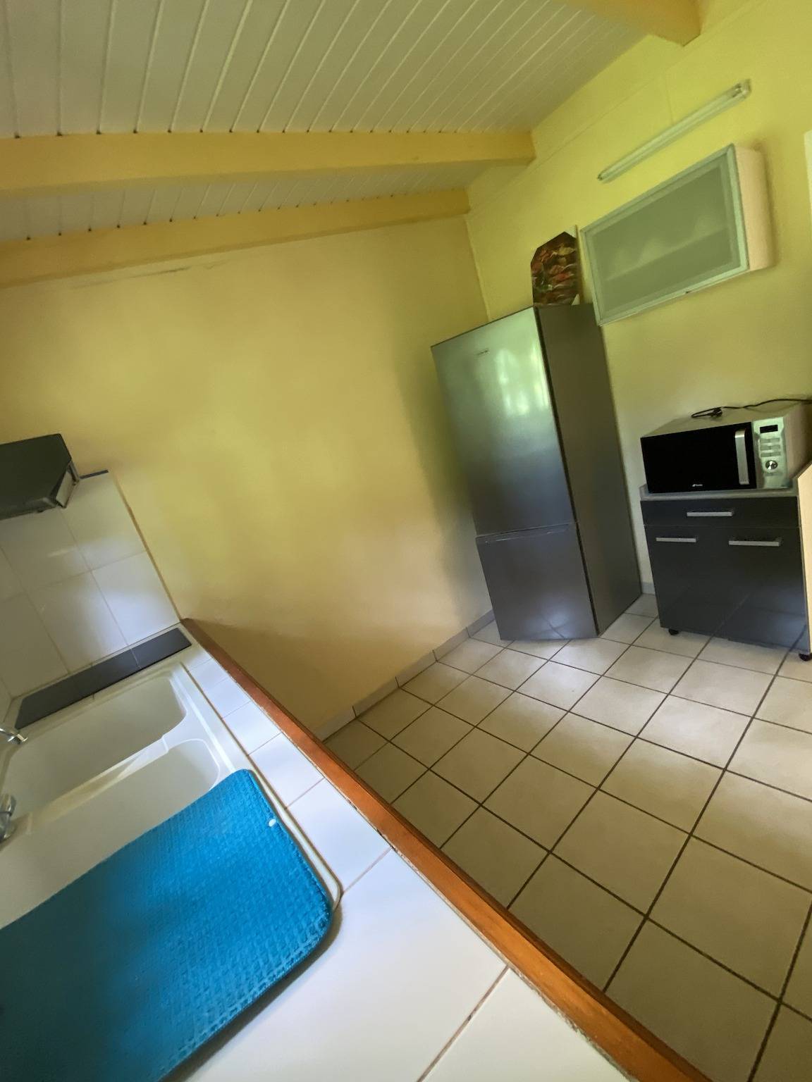 Entire apartment, Bright apartment in Pointe-Noire with shared pool in Pointe-Noire, Guadeloupe (Caribbean)