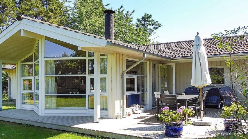 Ferienhaus für 11 Personen, mit Sauna und Whirlpool sowie Terrasse an der Kattegat Küste