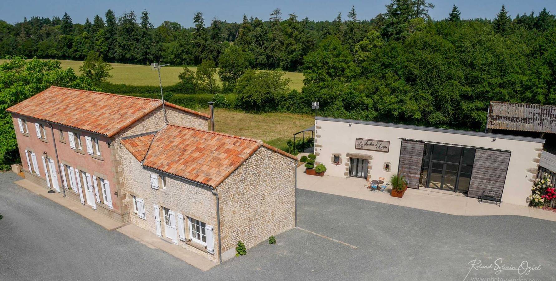 Les Chambres d'Aurore - Chambre Rose in Chambretaud, Vallée de la Loire
