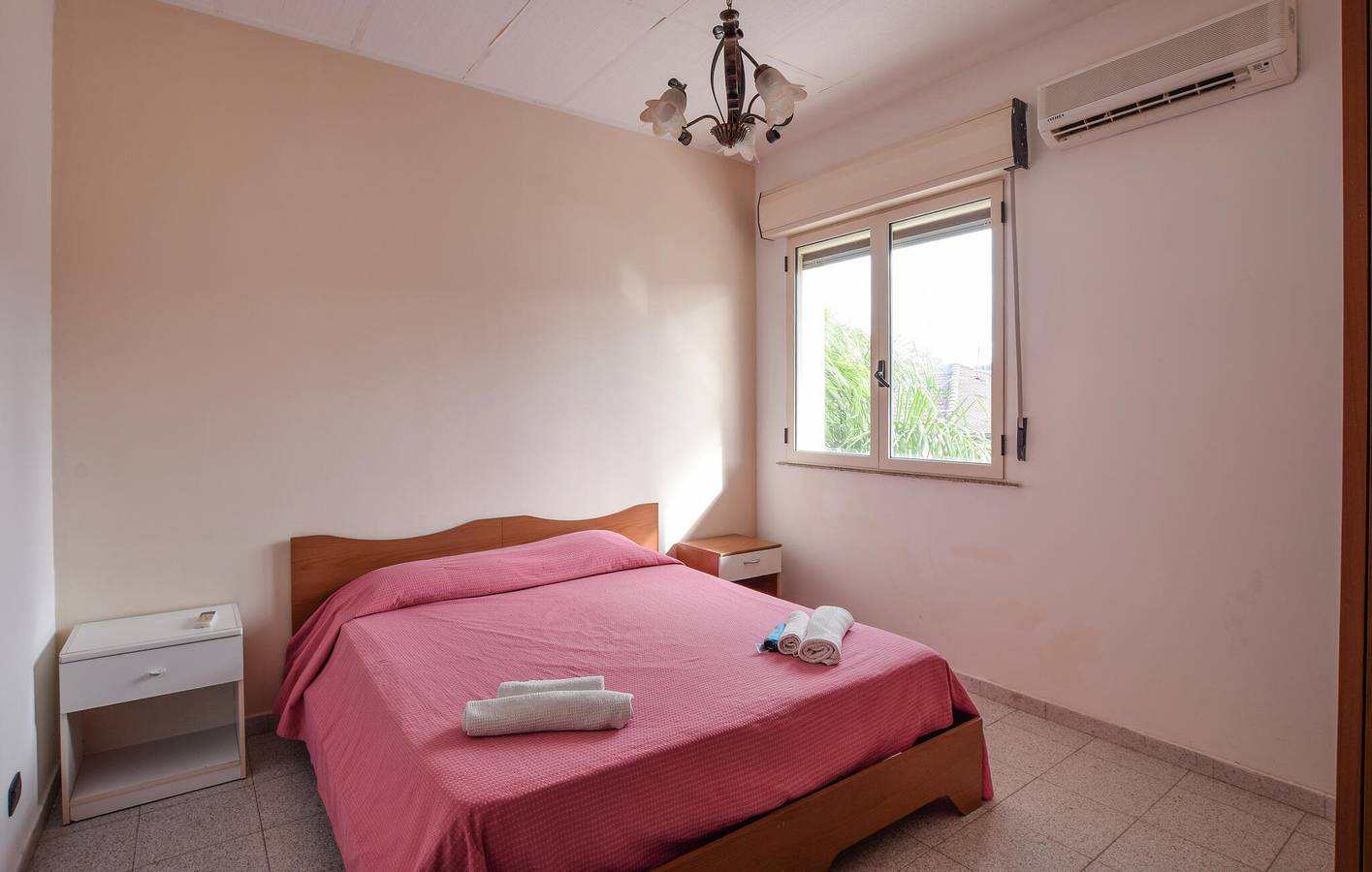 Ganze Ferienwohnung, Apartment mit Meerblick, Pool, WLAN und Parkplatz in Palmi, Reggio Calabria Provinz