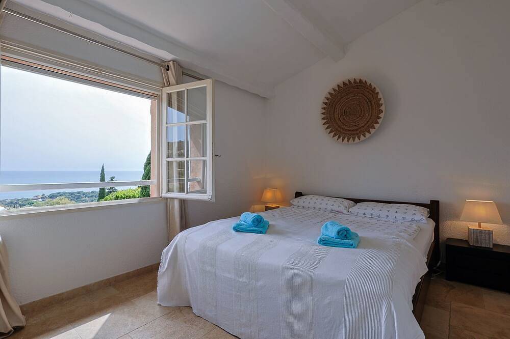 Cosy holiday home with magnificent view in the hills of Agay in Agay, Saint-Raphaël