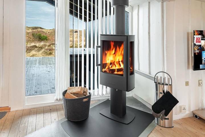 Schönes und gut gepflegtes Ferienhaus gelegen auf einem großen Naturgrundstück in Henne, Varde