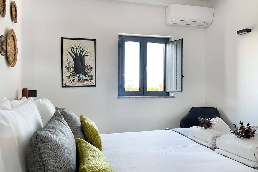 Large 3 Bedroom Farmhouse With Private Jacuzzi 5 Minutes From Zambujeira do Mar  in Zambujeira do Mar, Costa Alentejana