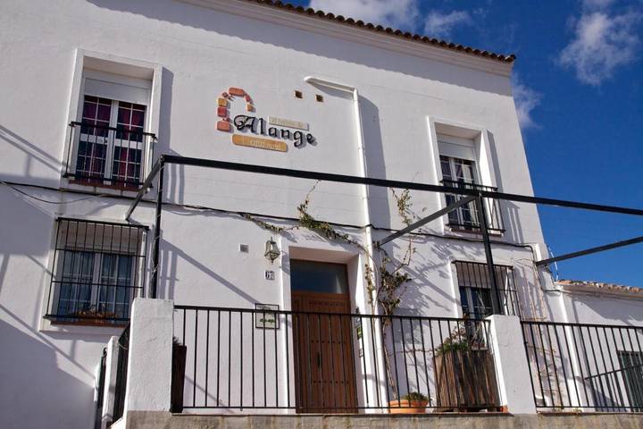 Cama y desayuno para 2 personas, con terraza y jardín en Alange