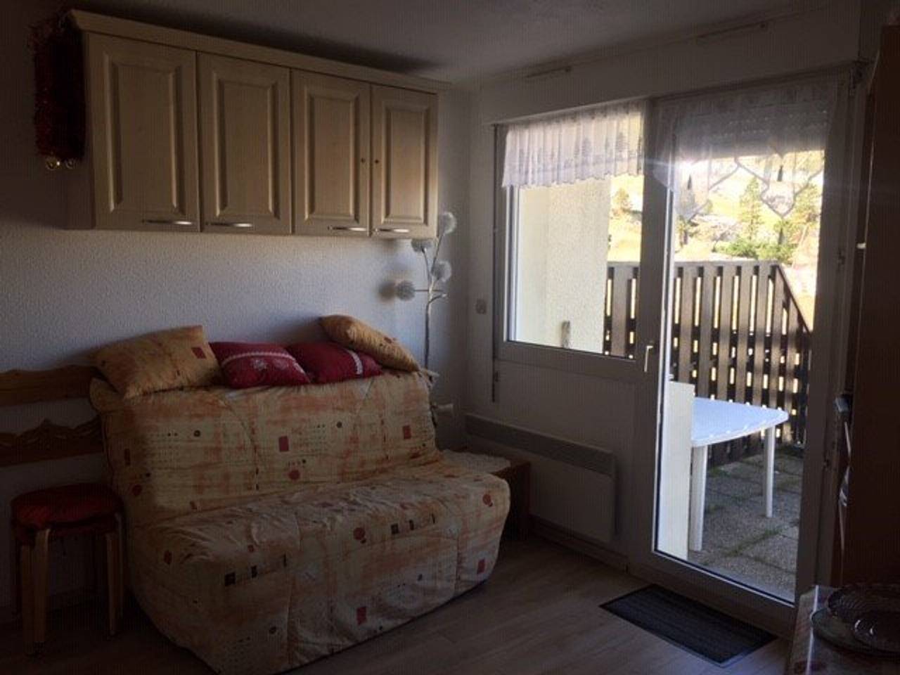 Entire studio, Cozy Studio for 4 in Arette - Ski-In/Ski-Out, Balcony with Slope Views, Free Parking in La Pierre Saint-Martin, Arette