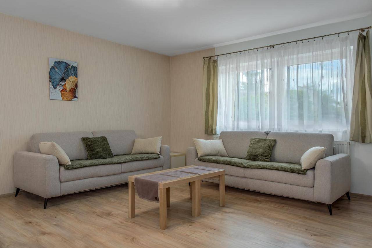 Suchohrdelská Villa u vinařství Lahofer - Rd Novostavba v Suchohrdly u Znojma - 2 - 10 osob, 2 apartments in Zuid-Moravië