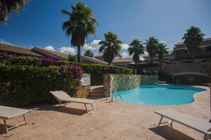 Villa Elegance Sabrina near the beach with pool, air conditioning, garden, and terrace in Porto Pino (Sant'Anna Arresi), Sant'Anna Arresi