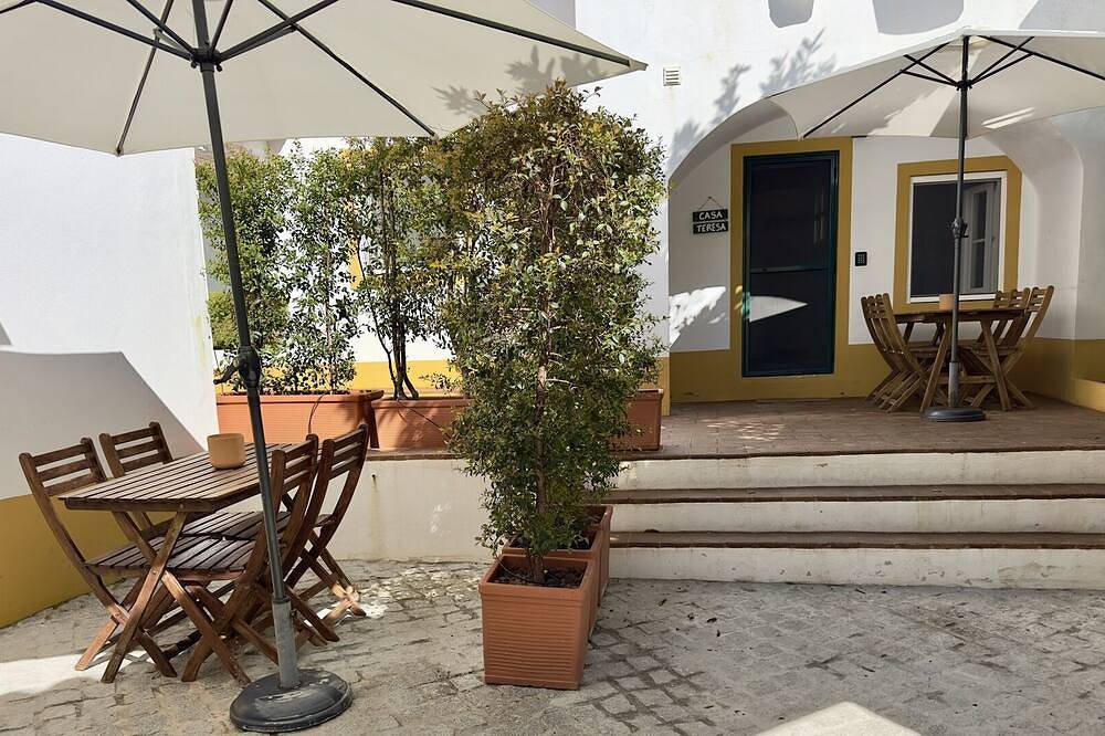 Casa Carmo, a lovely house with a courtyard in the heart of Évora in Évora, Évora District