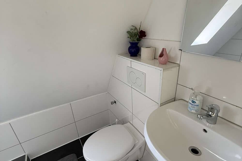 Ganze Wohnung, Zentral gelegenes Apartment am Bunter Garten in Mönchengladbach in Mönchengladbach, Niederrhein