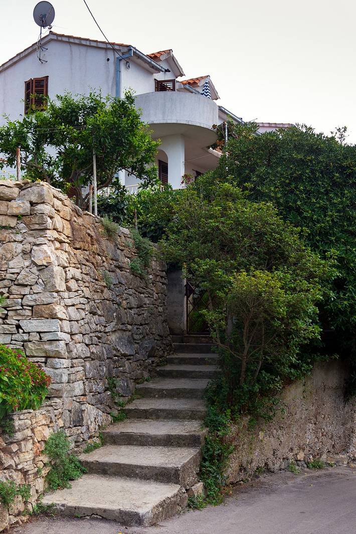 Ganze Wohnung, 2-Zimmer-Ferienwohnung mit Terrasse und Meerblick Stomorska, Solta -a in Stomorska, Solta