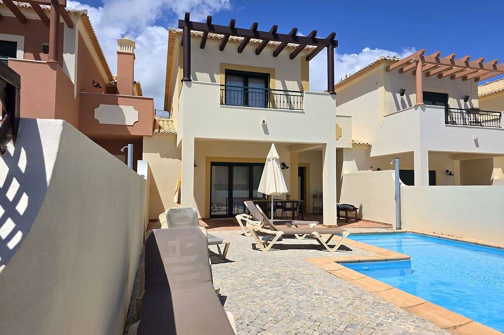 Family-friendly villa has private pool, short walk to Burgau Beach in Praia do Burgau, Budens