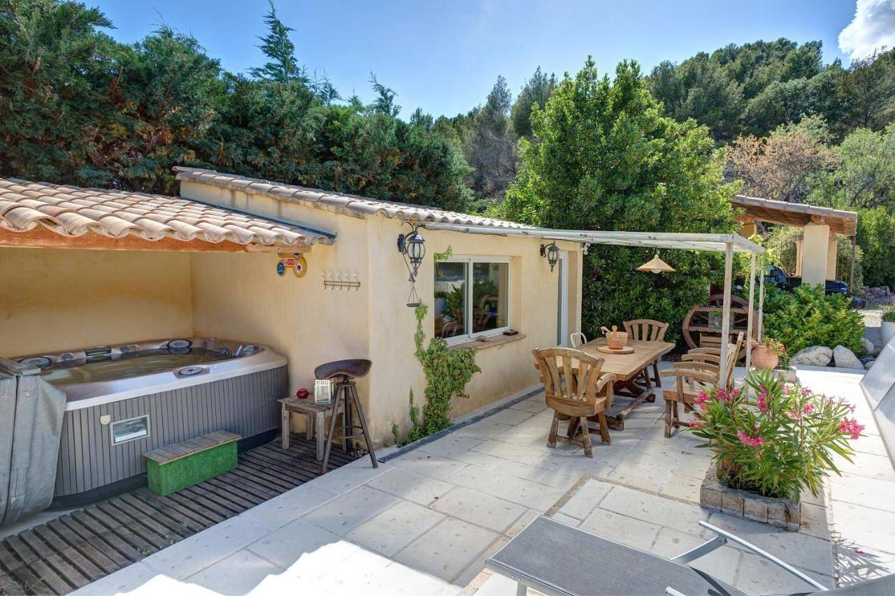 Double Room in Lauris, Parc naturel régional du Luberon
