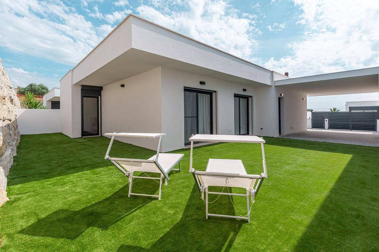 Three-Bedroom House in Santa Bárbara, Lissabon Distrikt
