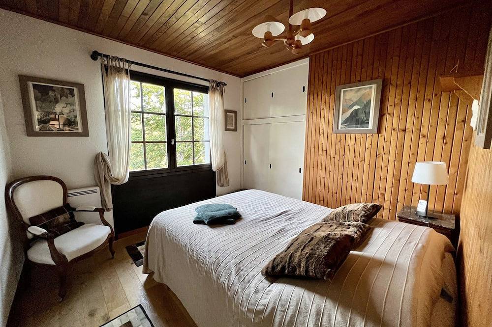Large, charming chalet with exceptional south-facing view at 900 m altitude, sauna/wifi in Ban-sur-Meurthe-Clefcy, Parc naturel régional des Ballons des Vosges