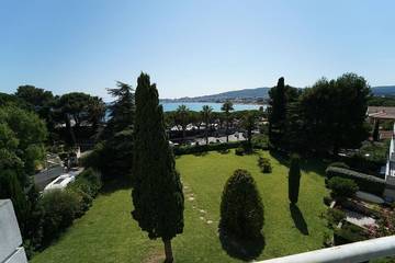 Gîte pour 6 personnes, avec terrasse dans Port de Saint-Jean