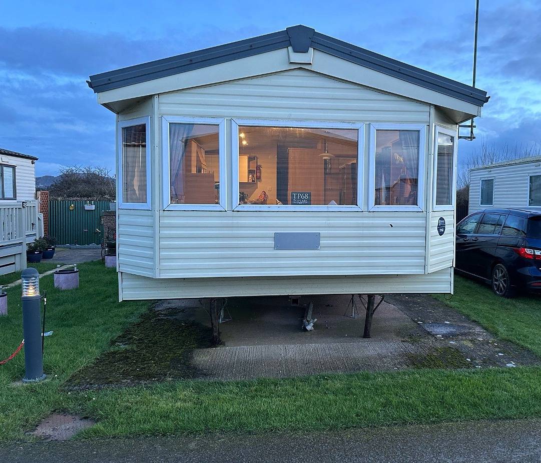 3 Bedroom Caravan - Sleeps 6, Pool & Garden in Rhyl, Denbighshire