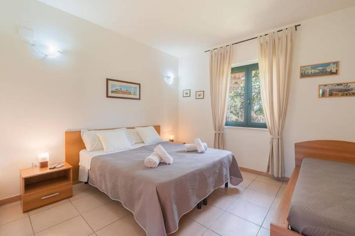Ferienwohnung für 2 Personen, mit Terrasse und Garten sowie Pool und Ausblick in Rossano - 3
